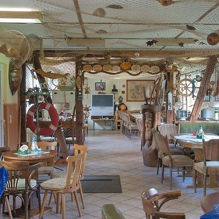 Familienzimmer Mit Gemeinschaftsbad Gross Banzelvitz エクステリア 写真
