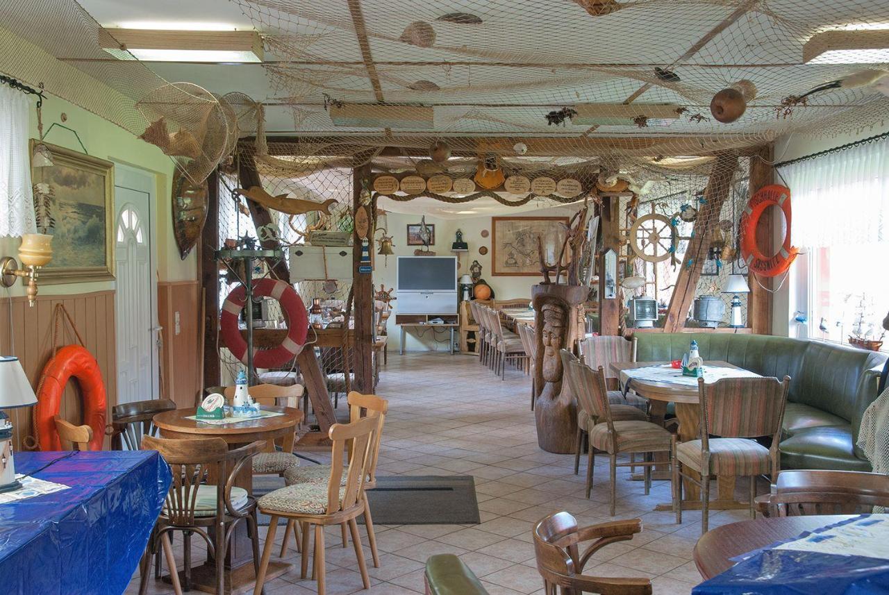 Familienzimmer Mit Gemeinschaftsbad Gross Banzelvitz エクステリア 写真